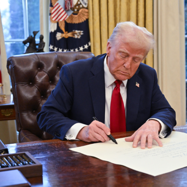 Wall Street Crashes as Trump Confirms 25% Tariff…