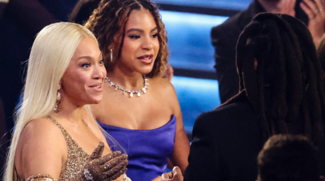 BLUE IVY,RUMI CARTER,